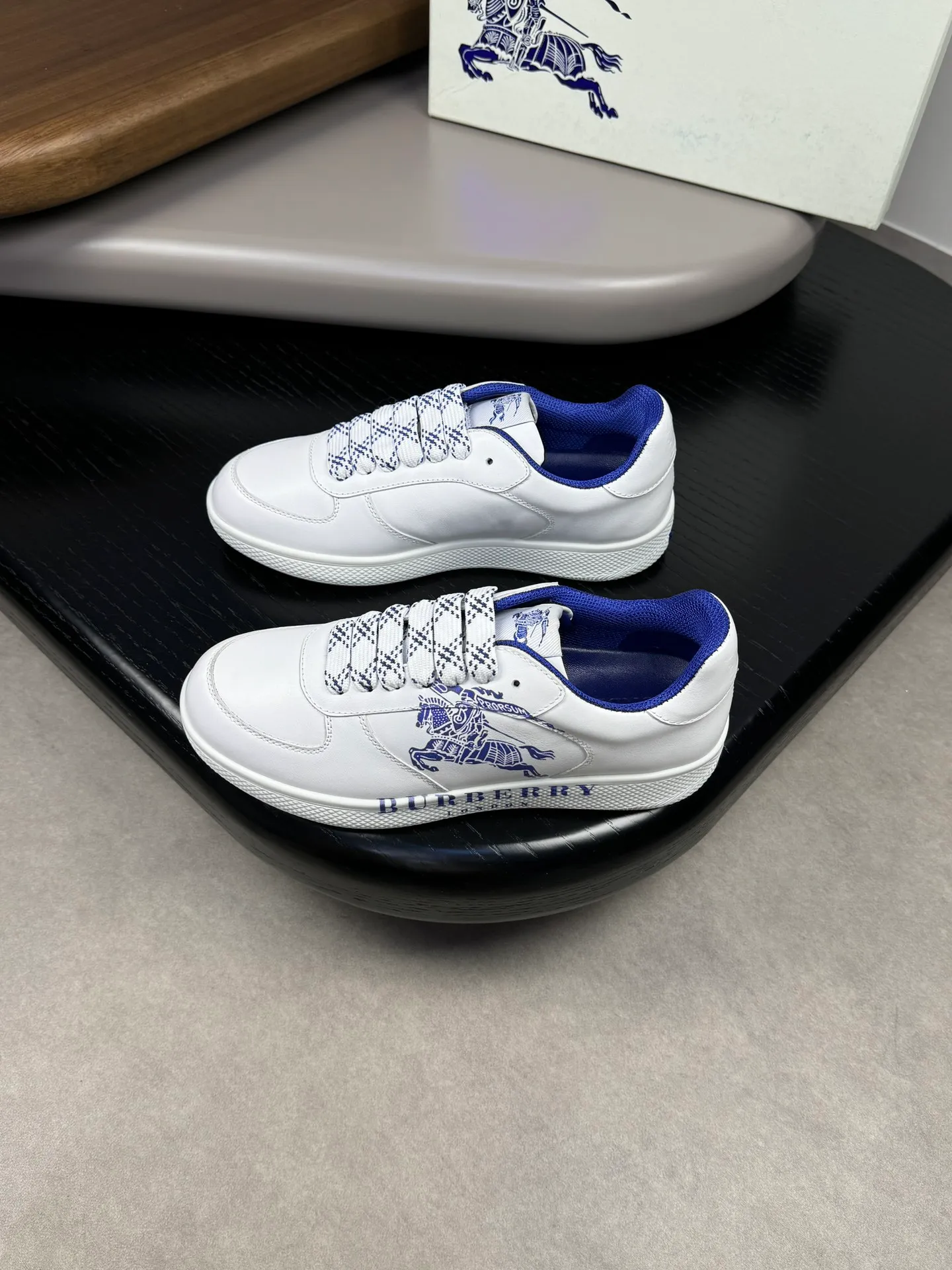 p420💰Men's shoes [BURBERRY] Burberry - High-end quality original order 🔍🔍🔍 - Upper: imported 🔝 Napa calfskin, 3D color printed brand totem on shoe body, tongue brand cloth label, heel air-pressure brand totem - Inner: canvas lining, feet; water-dyed cowhide - Outsole: ultra-light TPR rubber; two-color molded outsole -Ultra-high quality control and fine workmanship: outstanding (high-end, extravagance, grade) -Size: 38-44 (45, 46, can be customized)